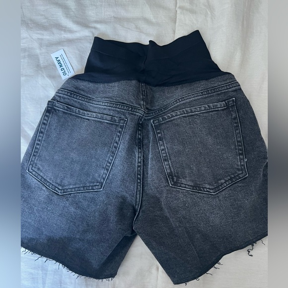 NWT Maternity Cutoff Jean Shorts - Picture 2 of 3